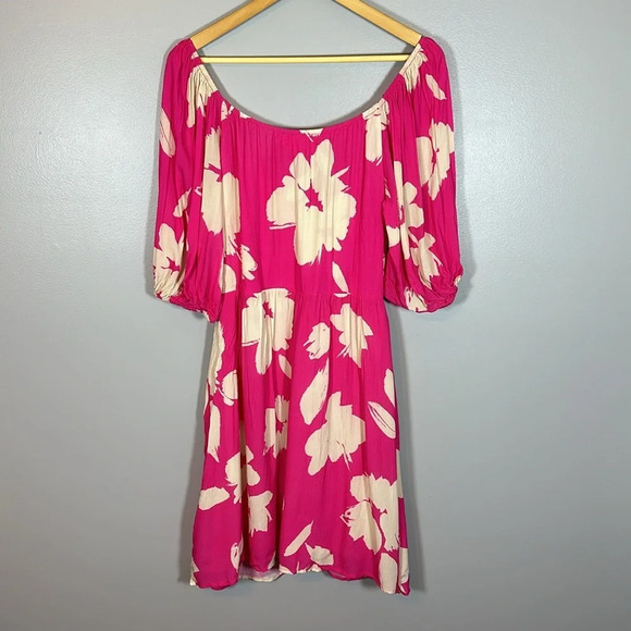Velvet by Graham & Spencer Makena Twist Front Printed Dress NWT Size Medium - Picture 6 of 14